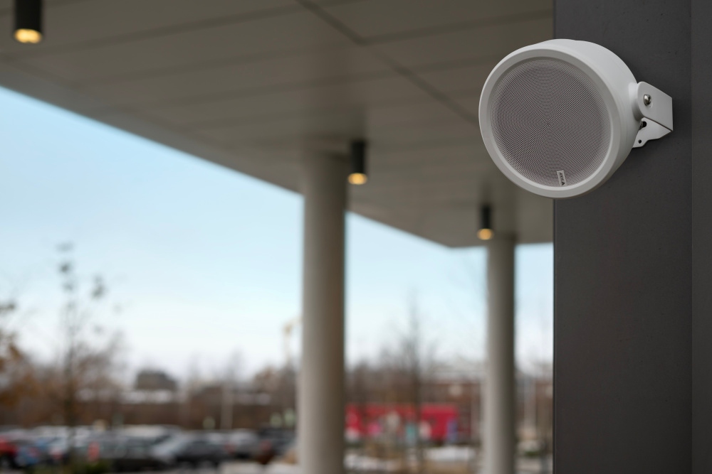 Nový zvukový projektor Axis vhodný k venkovnímu použití nabízí skvělý