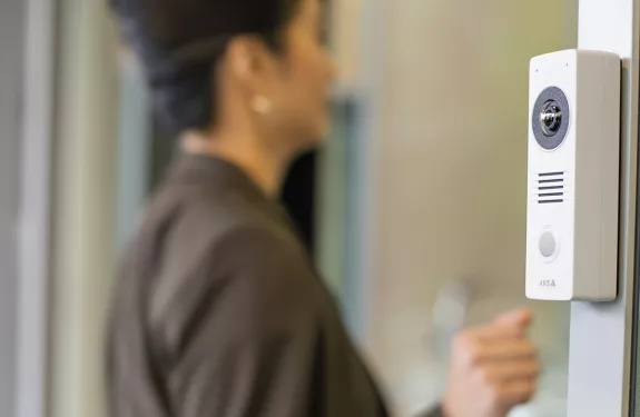 AXIS I8116-E Network Video Intercom a small and powerful network video intercom