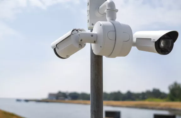 High-performance bullet cameras offer 2 MP/4 MP surveillance with 32x zoom