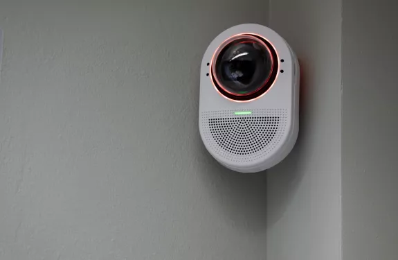 Q9307-LV mounted in a corner