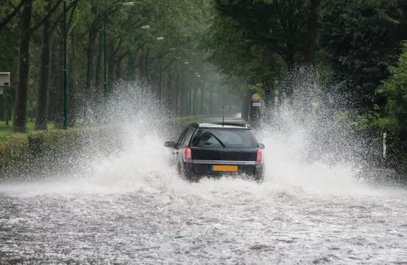 car_driving_flooded_road