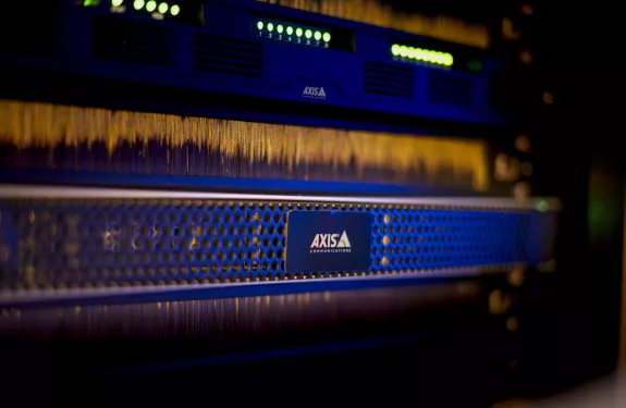 AXIS Camera Station S1228 AI-Optimized Server offers advanced capabilities to enhance investigations.