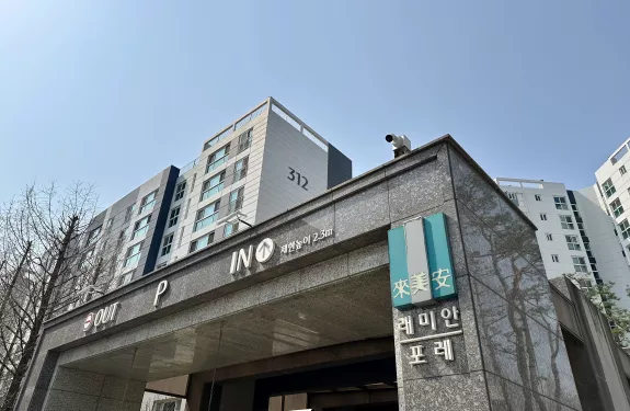 Jagok Raemian aprtment main entrance