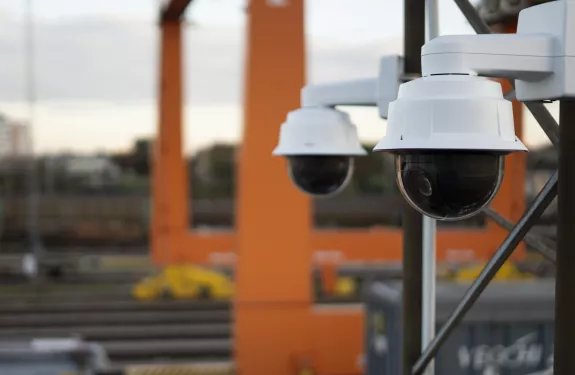 AXIS Q6088-E offers outstanding high-resolution image quality in 4K.