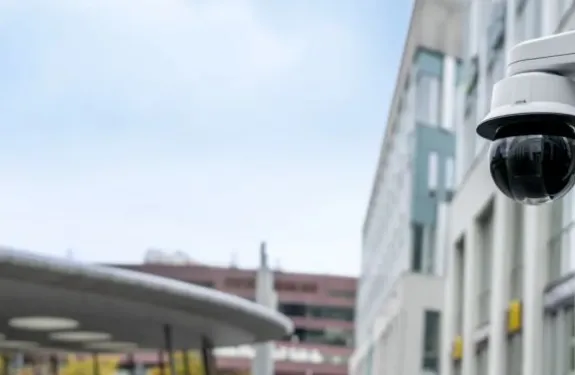 AXIS Communications, Gelişmiş Yapay Zekâ Destekli PTZ Kamerasını Tanıttı