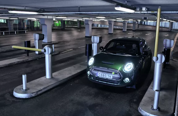 Manage and search for license plate lists with AXIS Optimizer