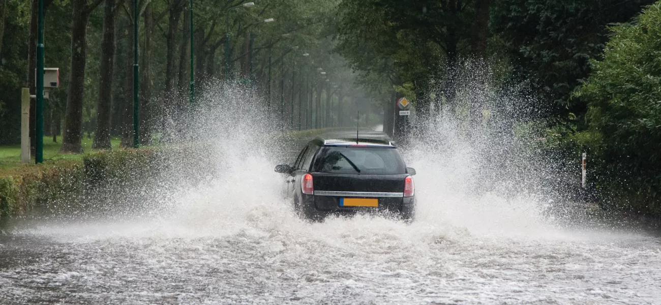 car_driving_flooded_road