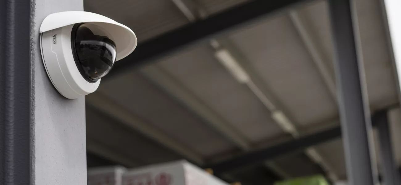 AXIS M4225-LVE, an AI-powered varifocal dome cameras with great image quality up to 4K