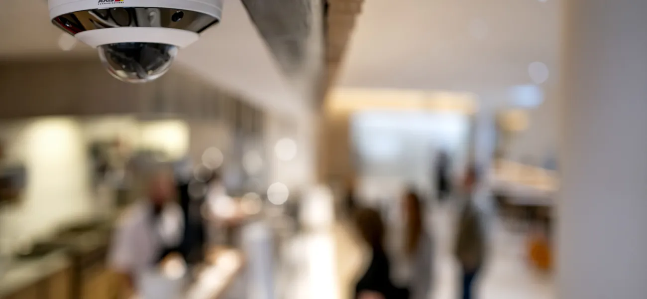 AXIS F4151-LRE Network Camera in the ceiling of a restaurant