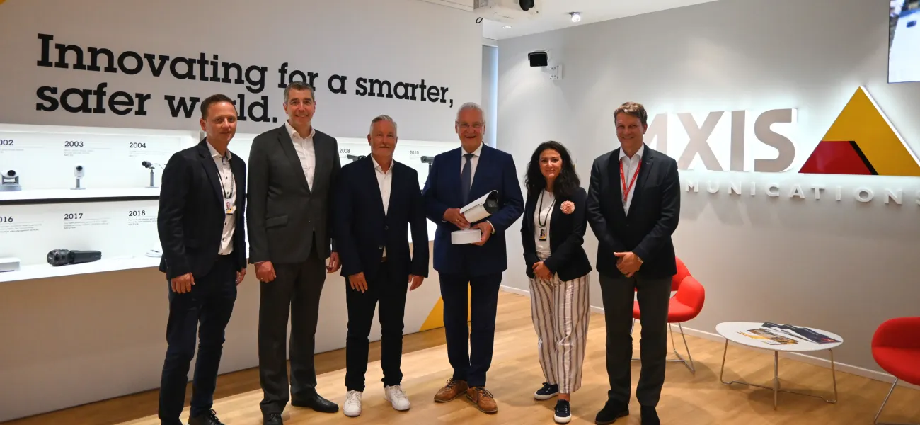 Bayerns Innenminister Joachim Herrmann zu Besuch bei Axis