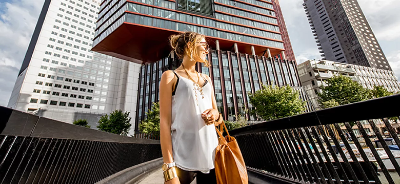 woman_pedestrian_bridge_buildings_city_skyscrapers_2104_780x371