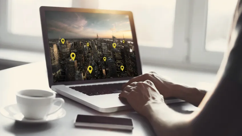 Visualization of a computer screen managing multiple sites