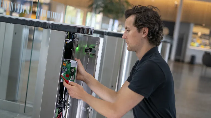 A professional installer of commercial access control systems