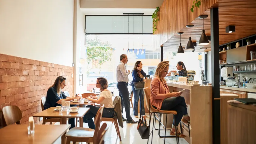 In a busy restaurant, QSR video analytics solutions manage customer flow