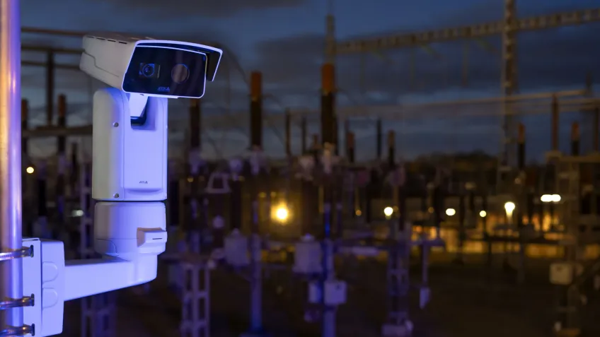 AXIS Q2802-E Bispectral Camera protects critical infrastructures. 