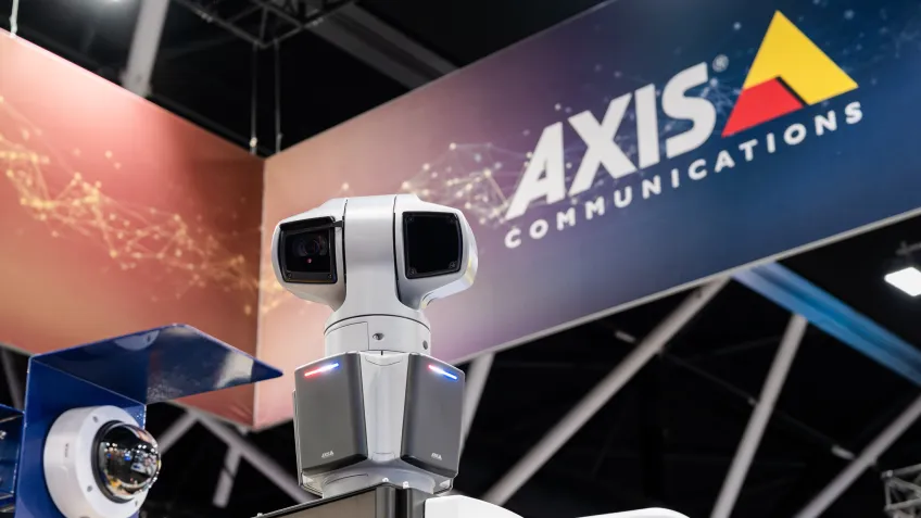 AXIS D2124-VE Radar on display