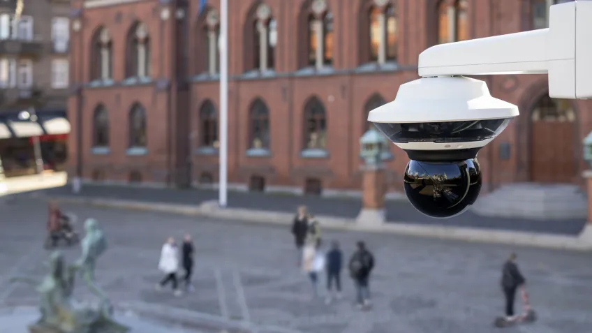 AXIS Q6300 paired with AXIS Q6355 overlooking a city square